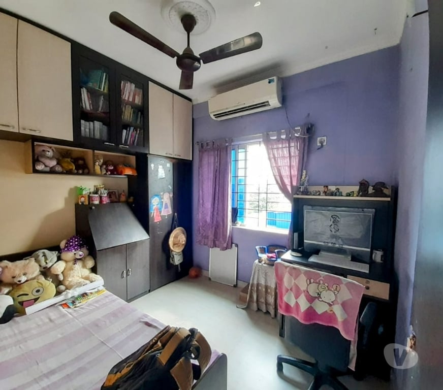 Houses & Flats for sale Kolkata - Photos for 3BHK Semi Furnished Flat For Sale near EM Bypass Kolkata
