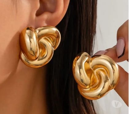 Buy & sell jewellery - Photos for Chunky Hoop Earrings By Ishhaara