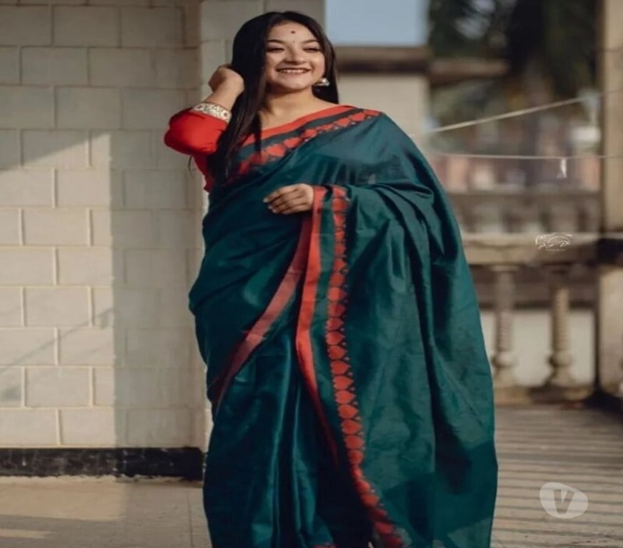 Buy & Sell Clothes Kolkata - Photos for Bottle Green Handloom Cotton Saree