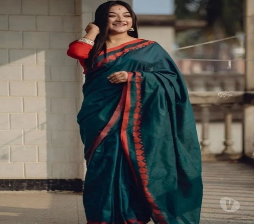 Buy & Sell Clothes Kolkata - Photos for Bottle Green Handloom Cotton Saree