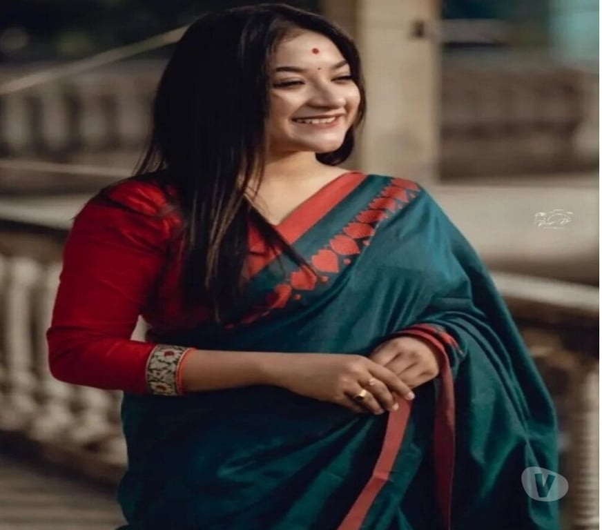 Buy & Sell Clothes Kolkata - Photos for Bottle Green Handloom Cotton Saree