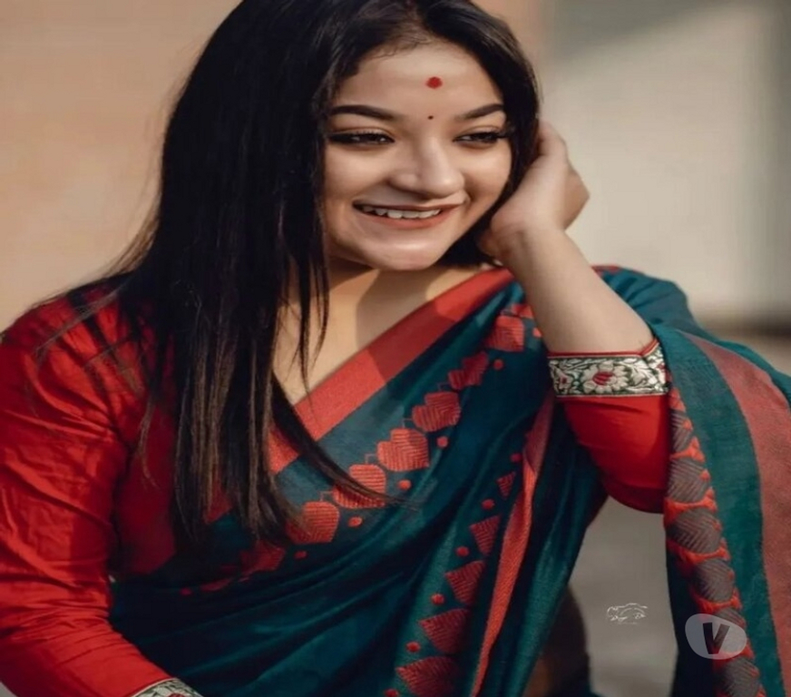 Buy & Sell Clothes Kolkata - Photos for Bottle Green Handloom Cotton Saree